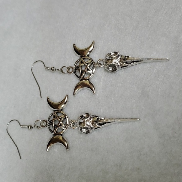 Raven Skull Moon Star Silver Dangle Earrings - Picture 4 of 7